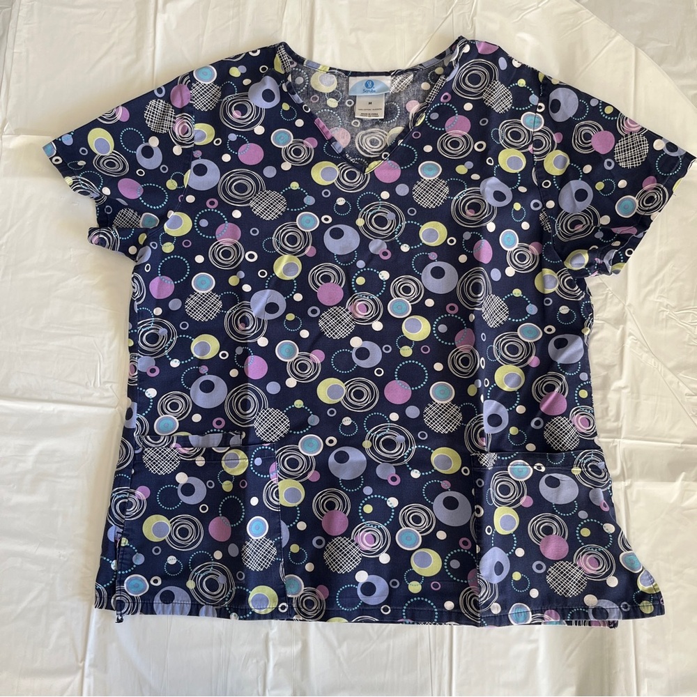 Woman’s Scrub Top M